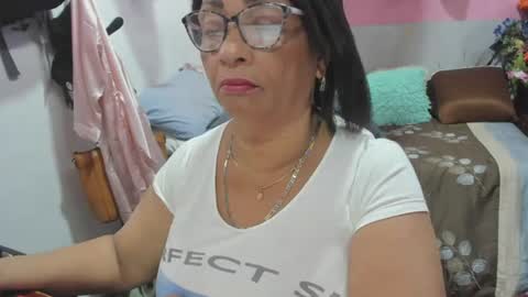 Snapshot of mrs_mommy chatting on June 16, 6:32 pm mrs_mommy online show from June 16, 6:32 pm