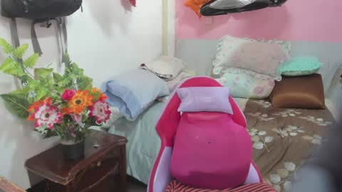 Snapshot of mrs_mommy chatting on June 26, 7:07 pm mrs_mommy online show from June 26, 7:07 pm