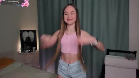 Snapshot of mrs_youwant chatting on November 22, 10:31 pm Mia online show from November 22, 10:31 pm