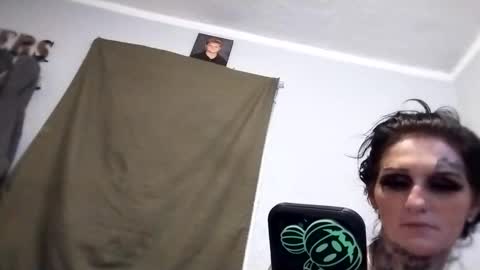 Snapshot of mrssavage97 chatting on October 5, 5:28 am mrssavage97 online show from October 5, 5:28 am