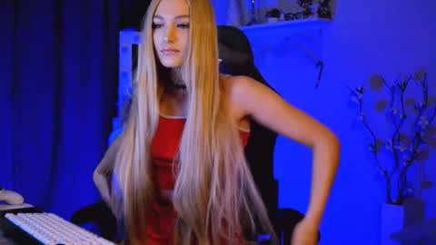 Snapshot of mrstenderbeast chatting on December 8, 11:51 pm YOUR OWNER online show from December 8, 11:51 pm