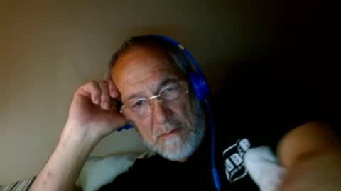 mrtease5 online show from April 18, 4:49 am