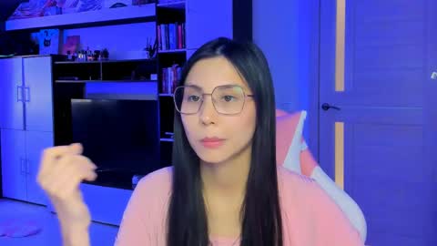 ms_emily_ online show from May 14, 1:07 pm