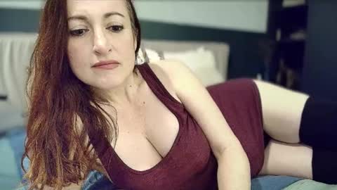 Melanie online show from December 5, 9:39 am