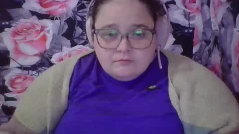 Snapshot of mscamirose15 chatting on December 18, 7:31 pm Ms. Cami Rose online show from December 18, 7:31 pm