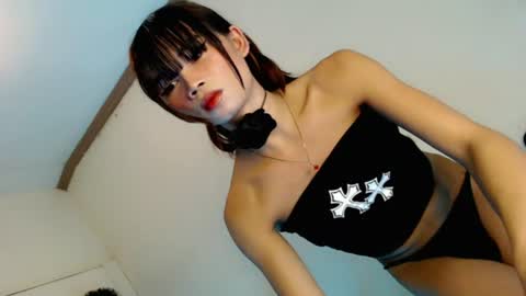 mscherry_ online show from June 18, 9:14 am