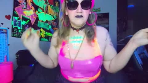 Snapshot of mscuntyluxxe chatting on October 14, 10:16 am Cunty Luxxe online show from October 14, 10:16 am