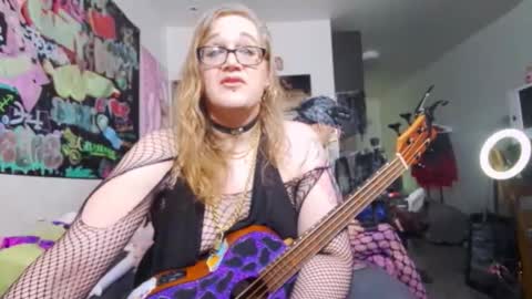 Snapshot of mscuntyluxxe chatting on October 28, 8:51 am Cunty Luxxe online show from October 28, 8:51 am