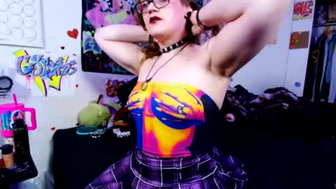 Snapshot of mscuntyluxxe chatting on May 5, 6:54 am Cunty Luxxe online show from May 5, 6:54 am