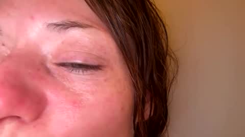 Snapshot of msfreckles92 chatting on May 3, 5:13 am msfreckles92 online show from May 3, 5:13 am