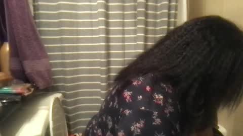 Snapshot of msjonemillion chatting on December 2, 6:09 am Chocolate Candy Stick online show from December 2, 6:09 am