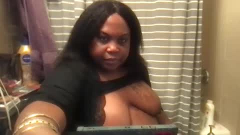 Snapshot of msjonemillion chatting on December 21, 2:19 am Chocolate Candy Stick online show from December 21, 2:19 am