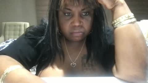 Snapshot of msjonemillion chatting on March 6, 2:51 am Chocolate Candy Stick online show from March 6, 2:51 am