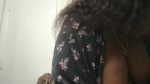 Snapshot of msjonemillion chatting on September 16, 7:26 pm Chocolate Candy Stick online show from September 16, 7:26 pm