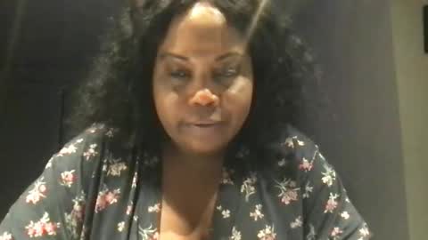 Snapshot of msjonemillion chatting on November 18, 12:05 am Chocolate Candy Stick online show from November 18, 12:05 am