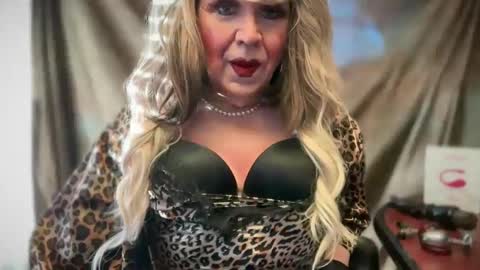 mskarentoy online show from March 3, 9:37 pm