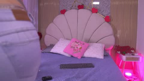 Manuela  online show from February 7, 3:10 am