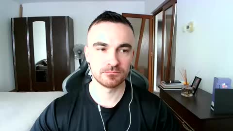 Snapshot of mu5clemania chatting on June 4, 9:37 am Victor online show from June 4, 9:37 am