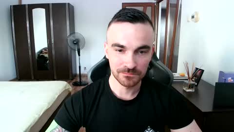 Snapshot of mu5clemania chatting on July 4, 4:57 pm Victor online show from July 4, 4:57 pm