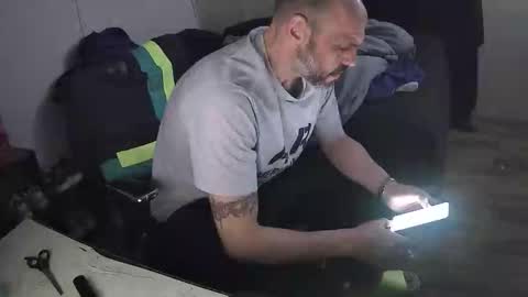 Muffdiver online show from February 27, 9:20 am