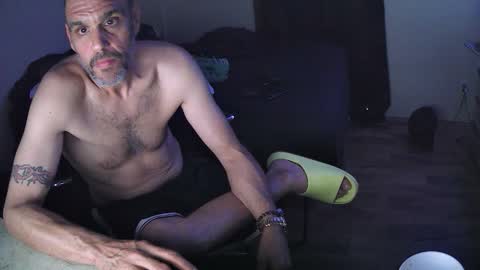 Snapshot of muffdiver718 chatting on May 19, 1:56 am Muffdiver online show from May 19, 1:56 am