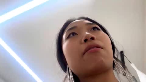 Mia online show from February 27, 10:59 am