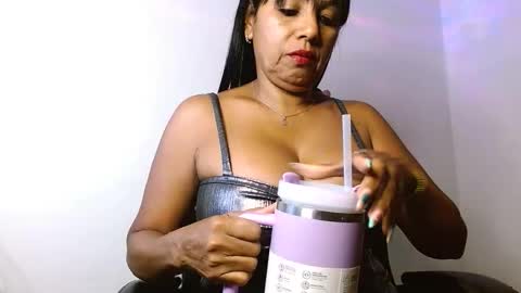 Snapshot of muladefuego chatting on November 12, 12:27 pm yuli online show from November 12, 12:27 pm