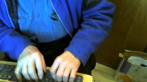 Snapshot of muller520 chatting on November 13, 6:40 pm muller520 online show from November 13, 6:40 pm