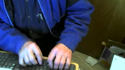 Snapshot of muller520 chatting on November 19, 4:29 pm muller520 online show from November 19, 4:29 pm