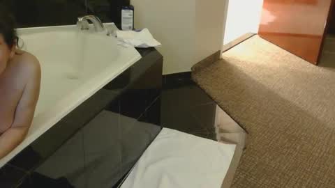 mullysgirl online show from November 26, 8:15 am