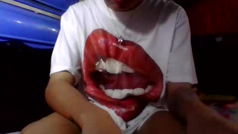 Snapshot of multicummerts chatting on October 13, 5:18 am multicummerts online show from October 13, 5:18 am