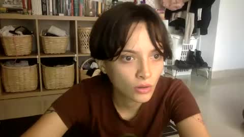 Snapshot of munchi_ chatting on December 4, 3:21 pm online show from December 4, 3:21 pm