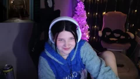 Snapshot of mura_muur chatting on December 11, 3:05 pm Milana online show from December 11, 3:05 pm