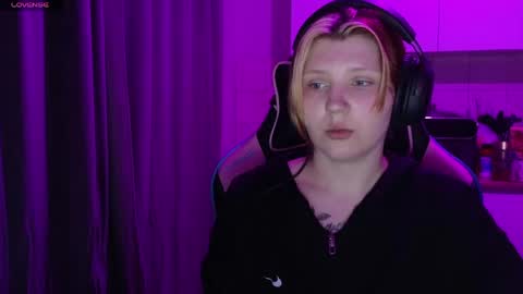 Snapshot of mura_muur chatting on May 22, 2:55 pm Milana online show from May 22, 2:55 pm