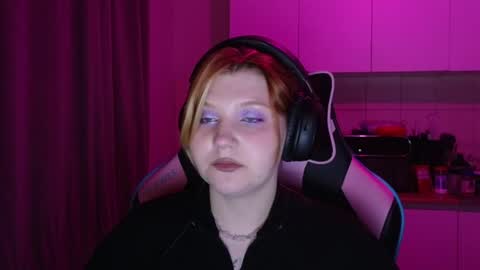Snapshot of mura_muur chatting on May 25, 3:18 pm Milana online show from May 25, 3:18 pm