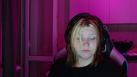 Snapshot of mura_muur chatting on May 27, 4:59 pm Milana online show from May 27, 4:59 pm