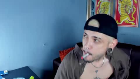 Snapshot of murdockh chatting on May 15, 2:18 am murdok online show from May 15, 2:18 am