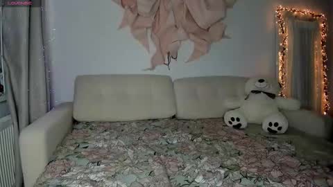 Snapshot of murr__murr chatting on December 19, 2:35 pm Enn online show from December 19, 2:35 pm