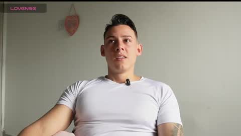 Snapshot of muscle_king_cum chatting on June 18, 1:37 pm muscle_king_cum online show from June 18, 1:37 pm