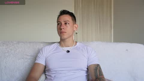Snapshot of muscle_king_cum chatting on June 30, 1:34 pm muscle_king_cum online show from June 30, 1:34 pm