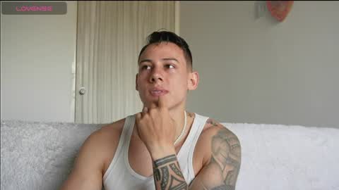 Snapshot of muscle_king_cum chatting on July 11, 1:47 pm muscle_king_cum online show from July 11, 1:47 pm