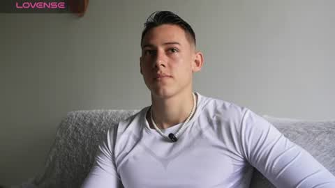 Snapshot of muscle_king_cum chatting on July 16, 1:39 pm muscle_king_cum online show from July 16, 1:39 pm