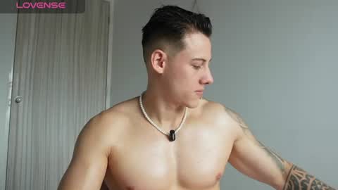 Snapshot of muscle_king_cum chatting on July 18, 2:21 pm muscle_king_cum online show from July 18, 2:21 pm