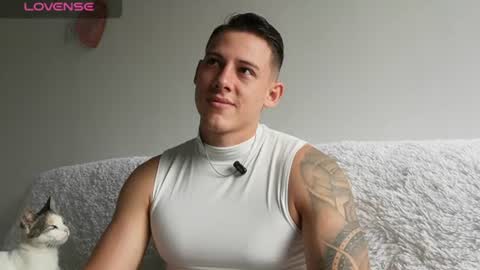 Snapshot of muscle_king_cum chatting on July 24, 1:42 pm muscle_king_cum online show from July 24, 1:42 pm