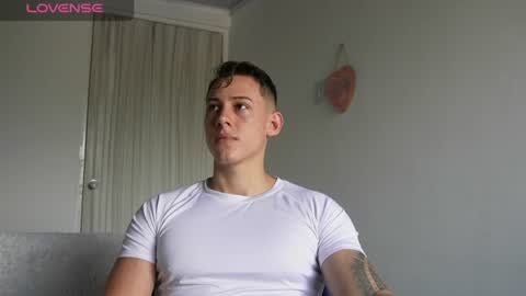 Snapshot of muscle_king_cum chatting on July 30, 2:27 pm muscle_king_cum online show from July 30, 2:27 pm