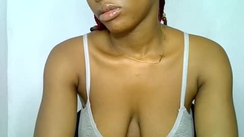 muscle_queen0 online show from March 13, 2:45 pm