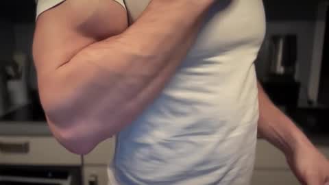 Snapshot of musclehair3 chatting on October 24, 8:27 pm musclehair3 online show from October 24, 8:27 pm