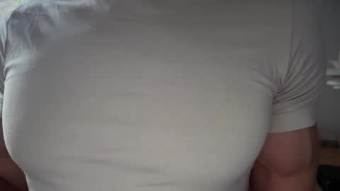 Snapshot of musclehair3 chatting on October 28, 10:41 am musclehair3 online show from October 28, 10:41 am