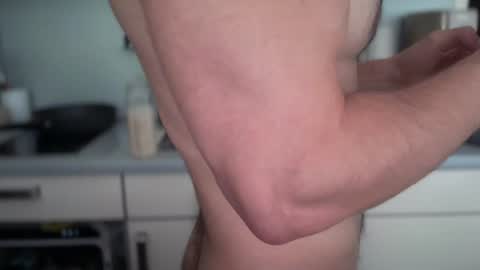 Snapshot of musclehair3 chatting on June 26, 8:52 am musclehair3 online show from June 26, 8:52 am