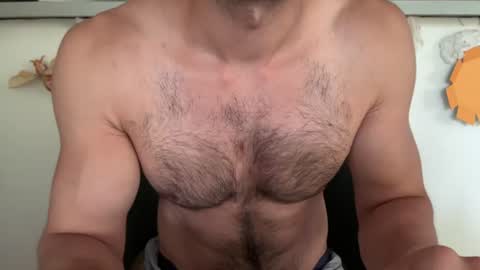 Snapshot of musclehair3 chatting on August 5, 6:38 am musclehair3 online show from August 5, 6:38 am